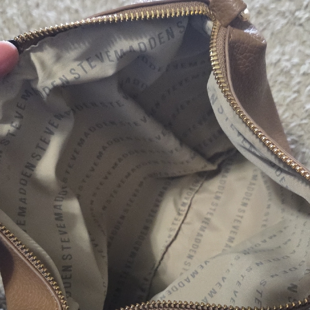 Steve Madden Large Tan Leather Great Condition Cosmetic Bag - Picture 6 of 6